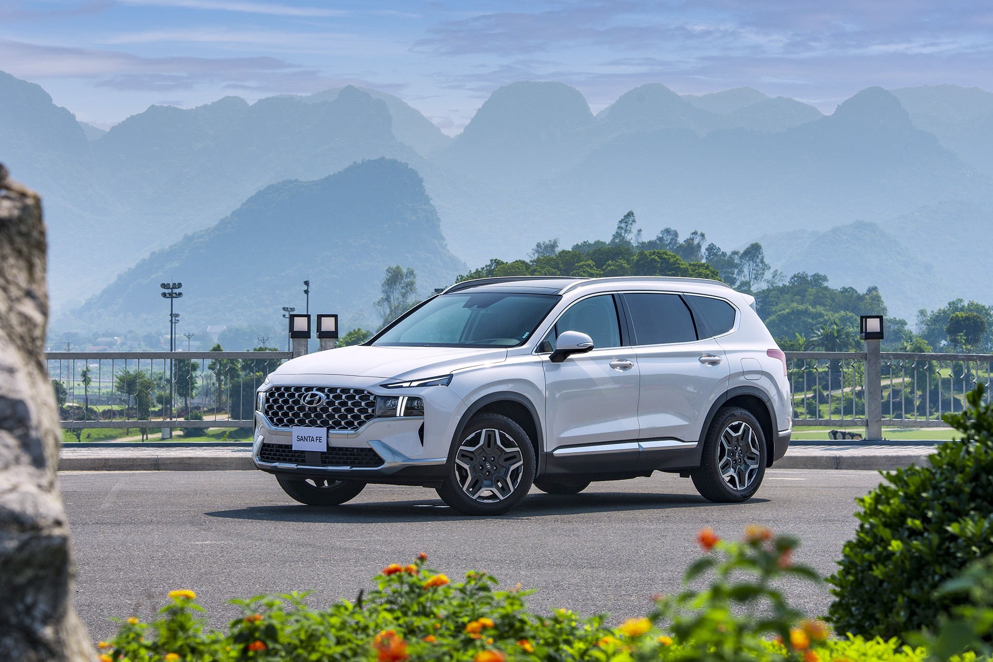 HYUNDAI SANTA FE HYBRID CH&Iacute;NH THỨC GIỚI THIỆU TẠI VIỆT NAM